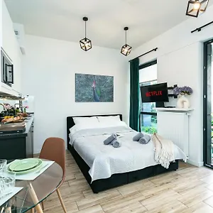 Apartament Chlodna 22a - Duzy Taras - Large Terrace - Bezplatny Parking - Free Parking - Better